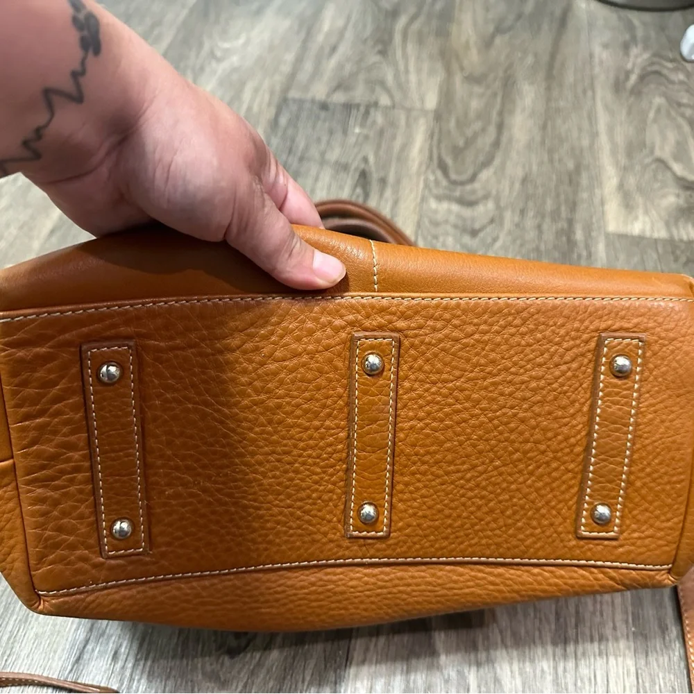 Dooney & Bourke classic dooney